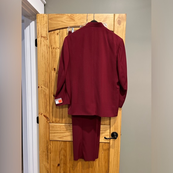 Vittorio St Angelo Suit 44S NWT. $179.99 retail - Picture 5 of 7